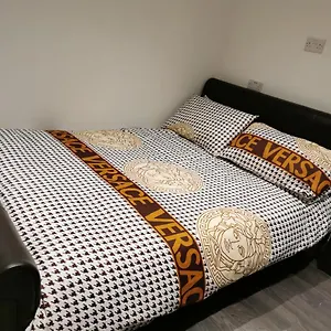 https://studio-self-contained-double-bedroom.brighton-hotels-england.com